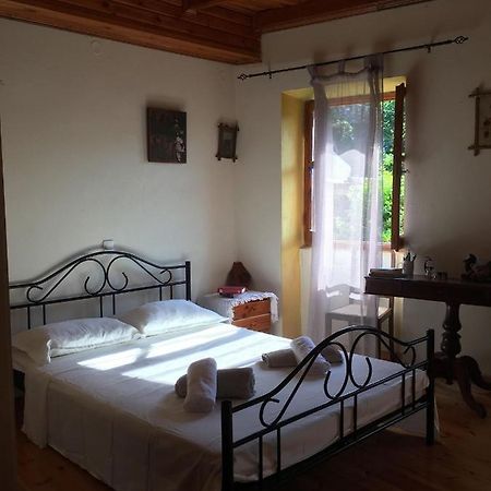 Country Traditional House In Corfu Village, Greece Sinarades Bagian luar foto