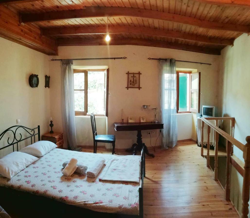 Country Traditional House In Corfu Village, Greece Sinarades Bagian luar foto